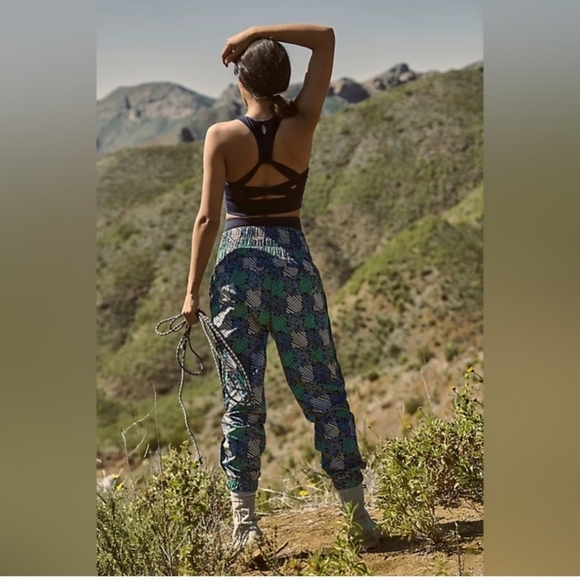 Free People Movement Harem Pants Women's Jogger patterned athletic Size Small - Picture 10 of 10